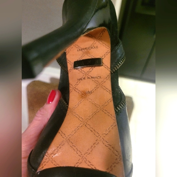 L.A.M.B. leather slingback peep-toe stilettos - Picture 8 of 8